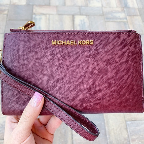 Michale Kors Jet Set wristlet Merlot - Picture 2 of 5